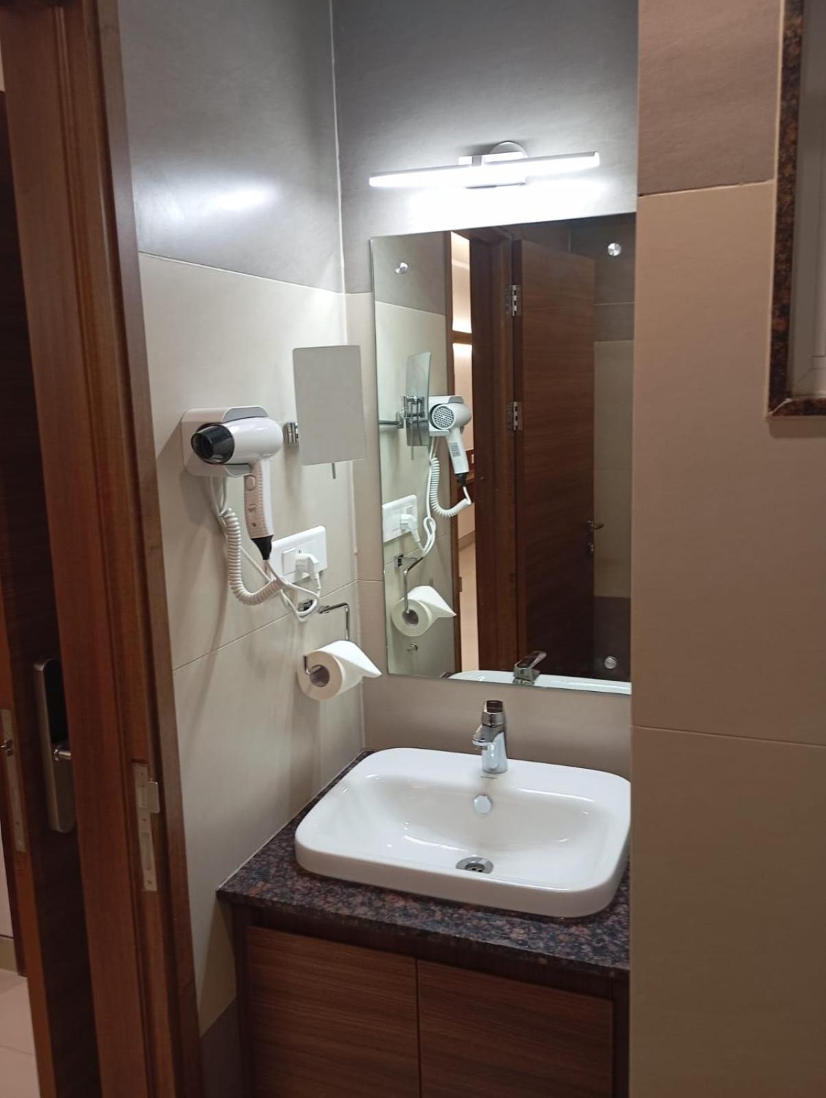 Highland Hotel Bangalore Eksteriør bilde