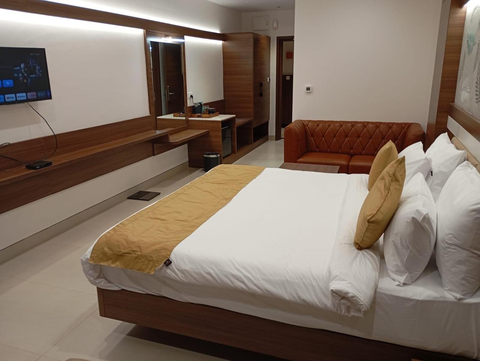 Highland Hotel Bangalore Eksteriør bilde