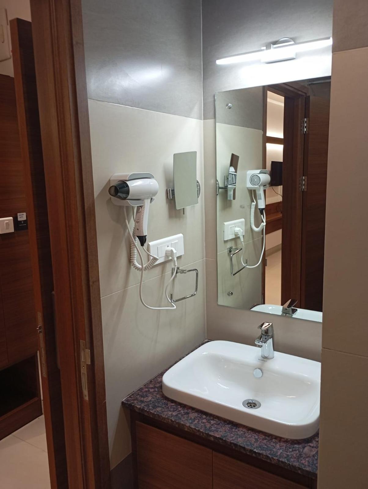 Highland Hotel Bangalore Eksteriør bilde