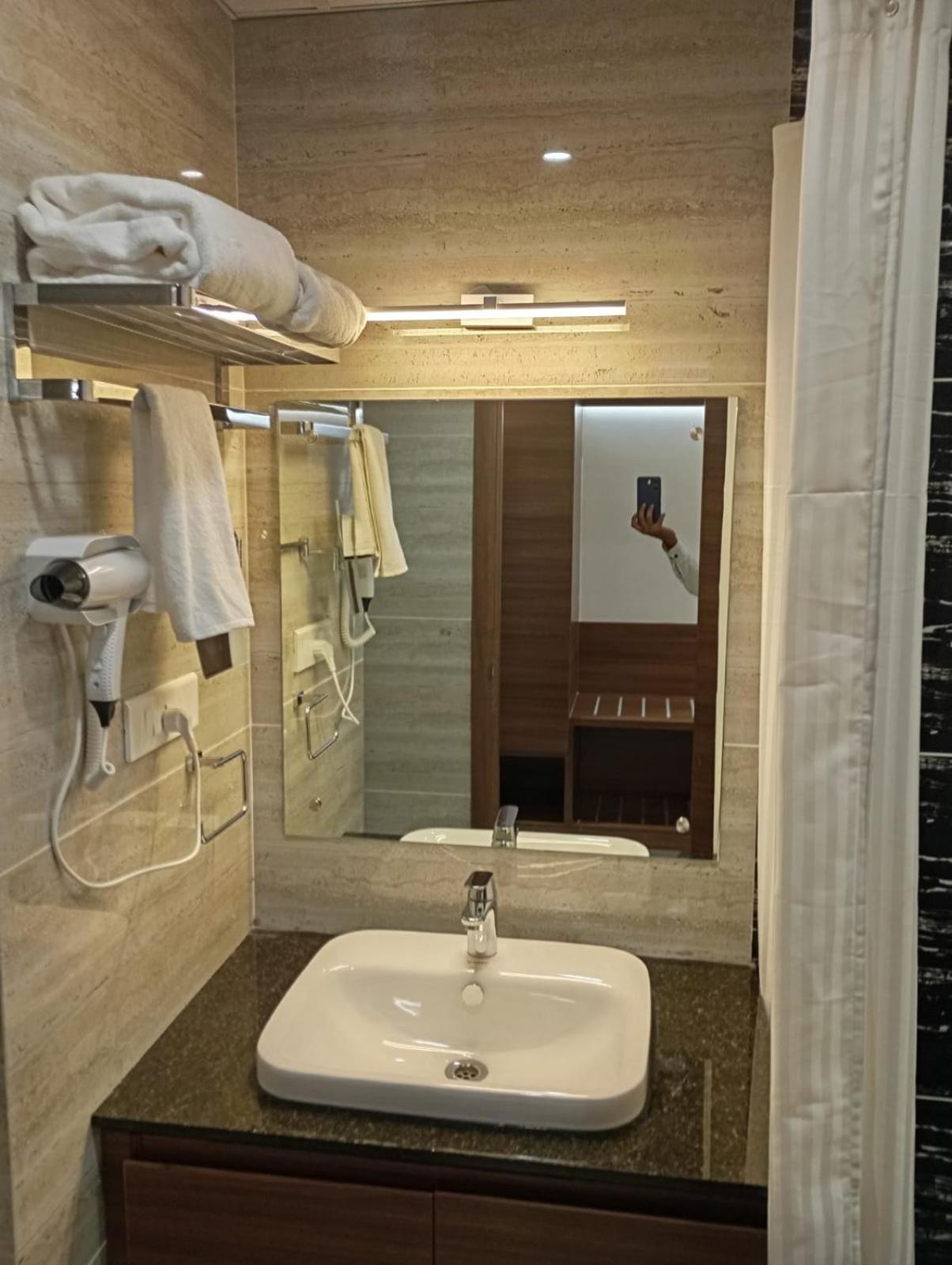 Highland Hotel Bangalore Eksteriør bilde