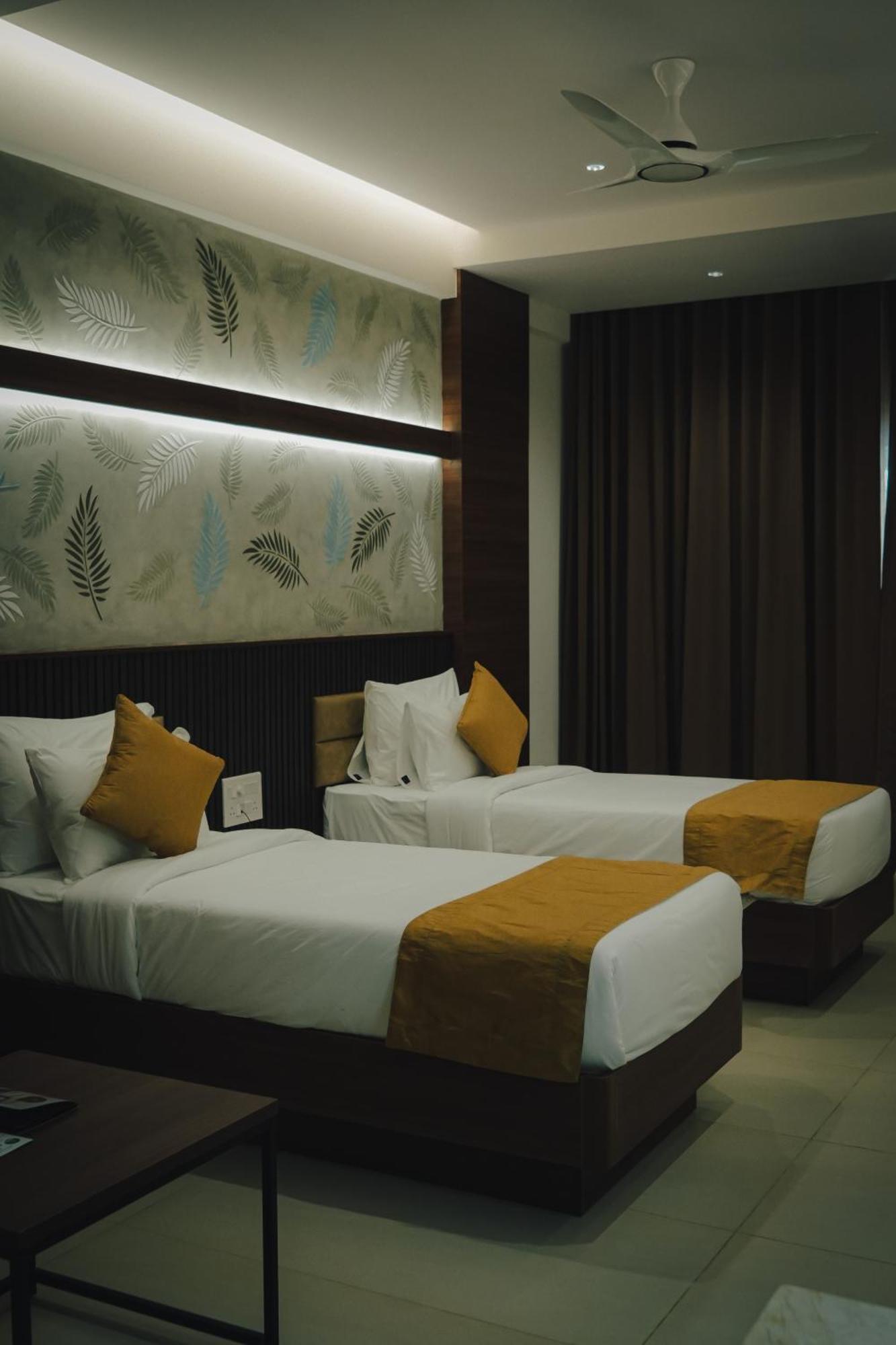 Highland Hotel Bangalore Eksteriør bilde
