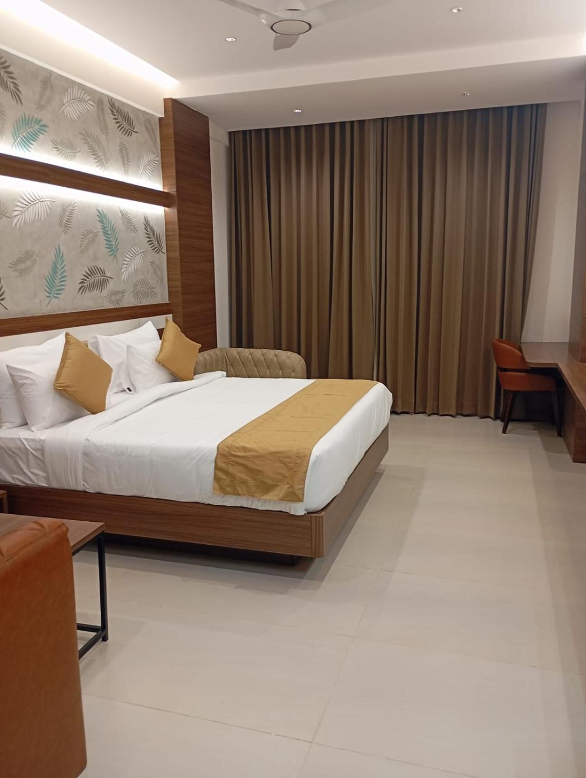Highland Hotel Bangalore Eksteriør bilde