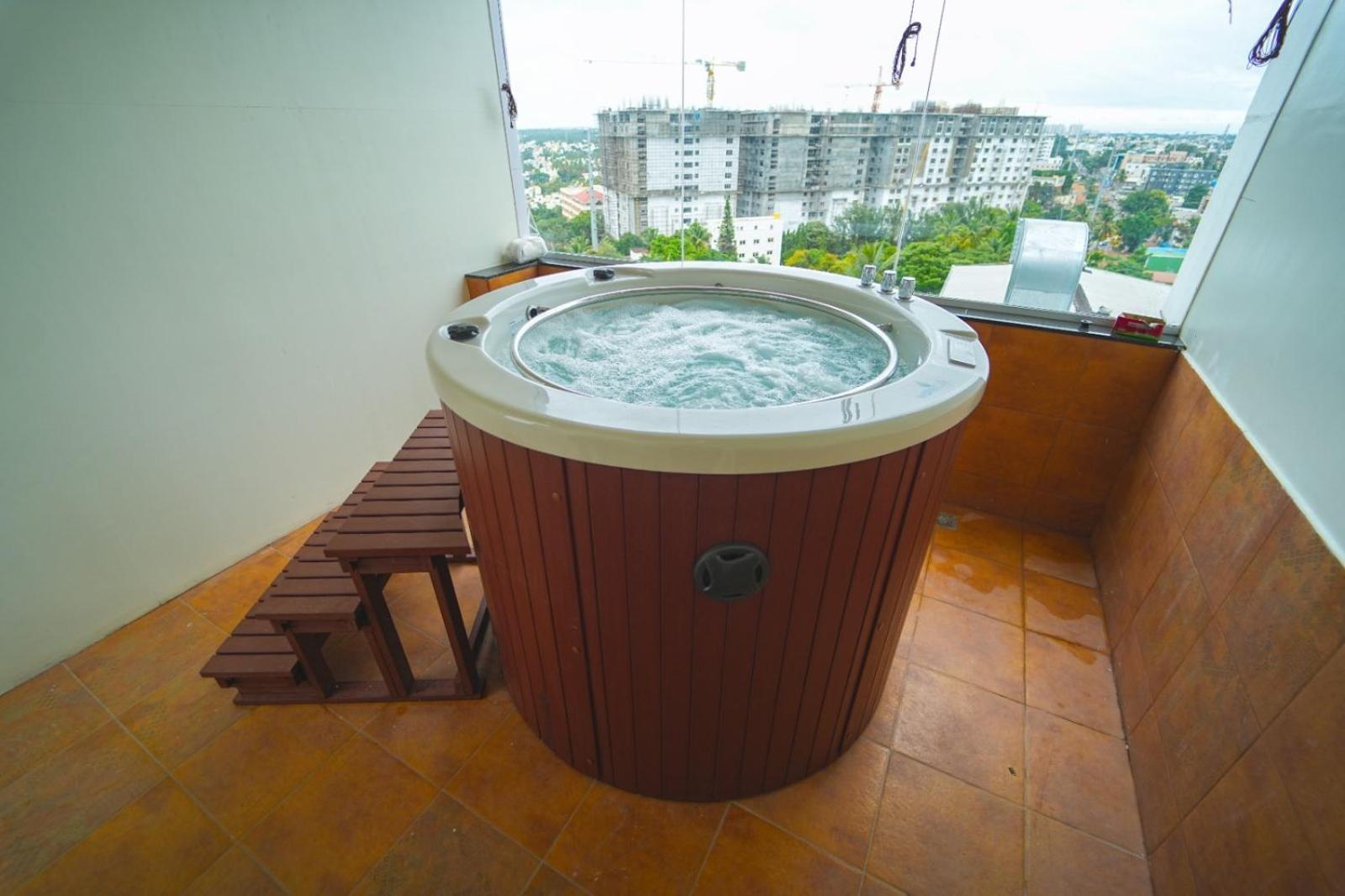 Highland Hotel Bangalore Eksteriør bilde